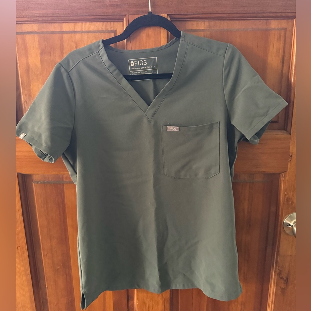 FIGS SET- small top, medium/petite joggers, limited edition “bonsai”